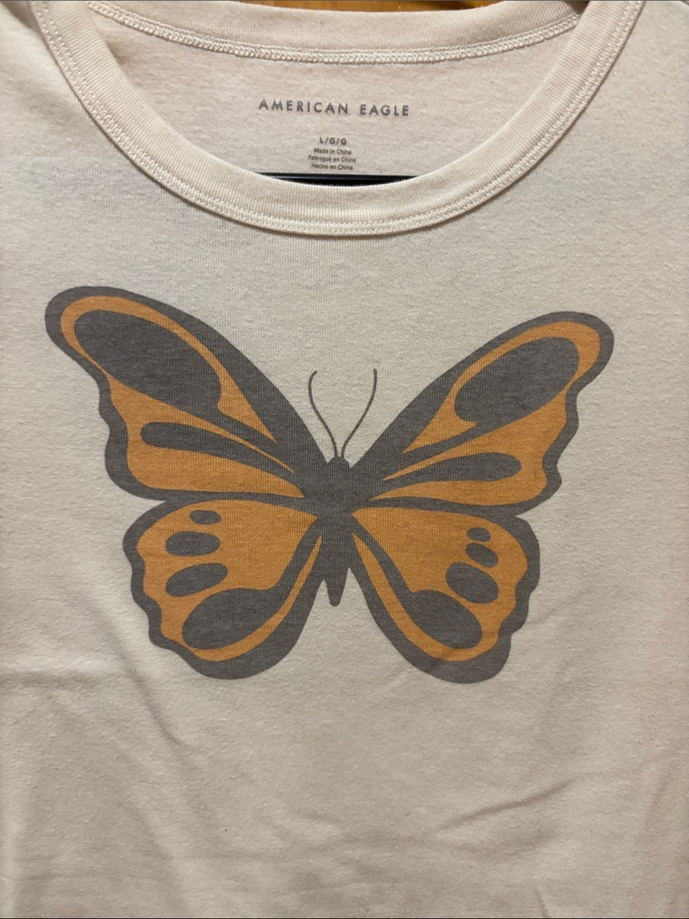 ⭐ 3 for $15 American Eagle Outfitters White Short Sleeve Tee with Orange Butterf - Picture 3 of 12